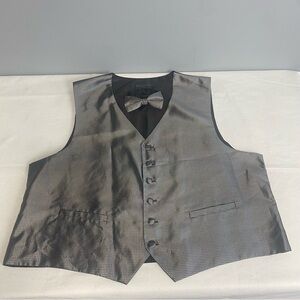Pronto Uomo Silver Textured Vest with Matching Bow Tie